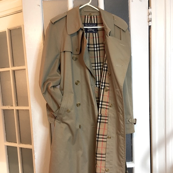 Ladies Vintage Burberry Trench coat with removable wool liner and collar